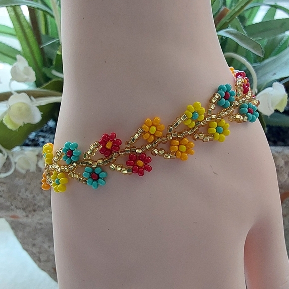 Jewelry - Colorful Beaded Floral Bracelet